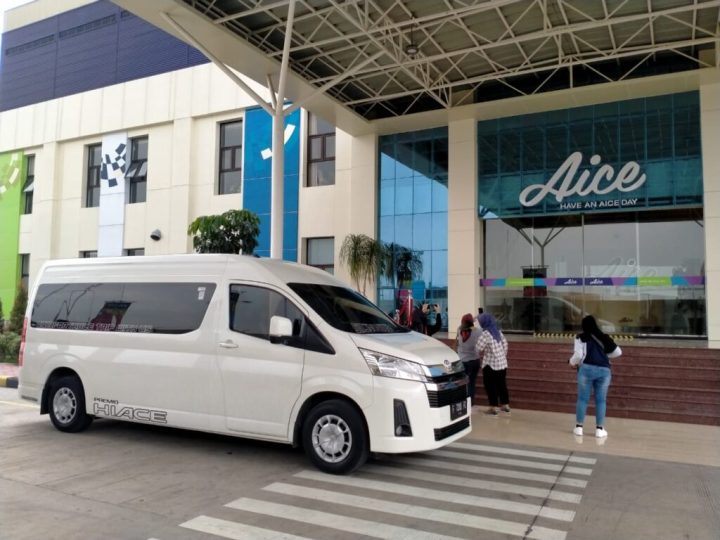 Untuk masalah ini anda bisa langsung mengkonsultasikan dengan peserta dan juga melibatkan pihak rental agar diberi saran mobil mana yang tepat sebagai armada, banyak sekali rental mobil yang bagus dan bisa jadi rekomendasi seperti sewa hiace solo dll.